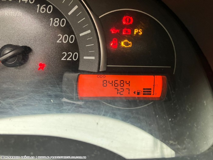 Nissan MARCH SV 1.6 2014/2015